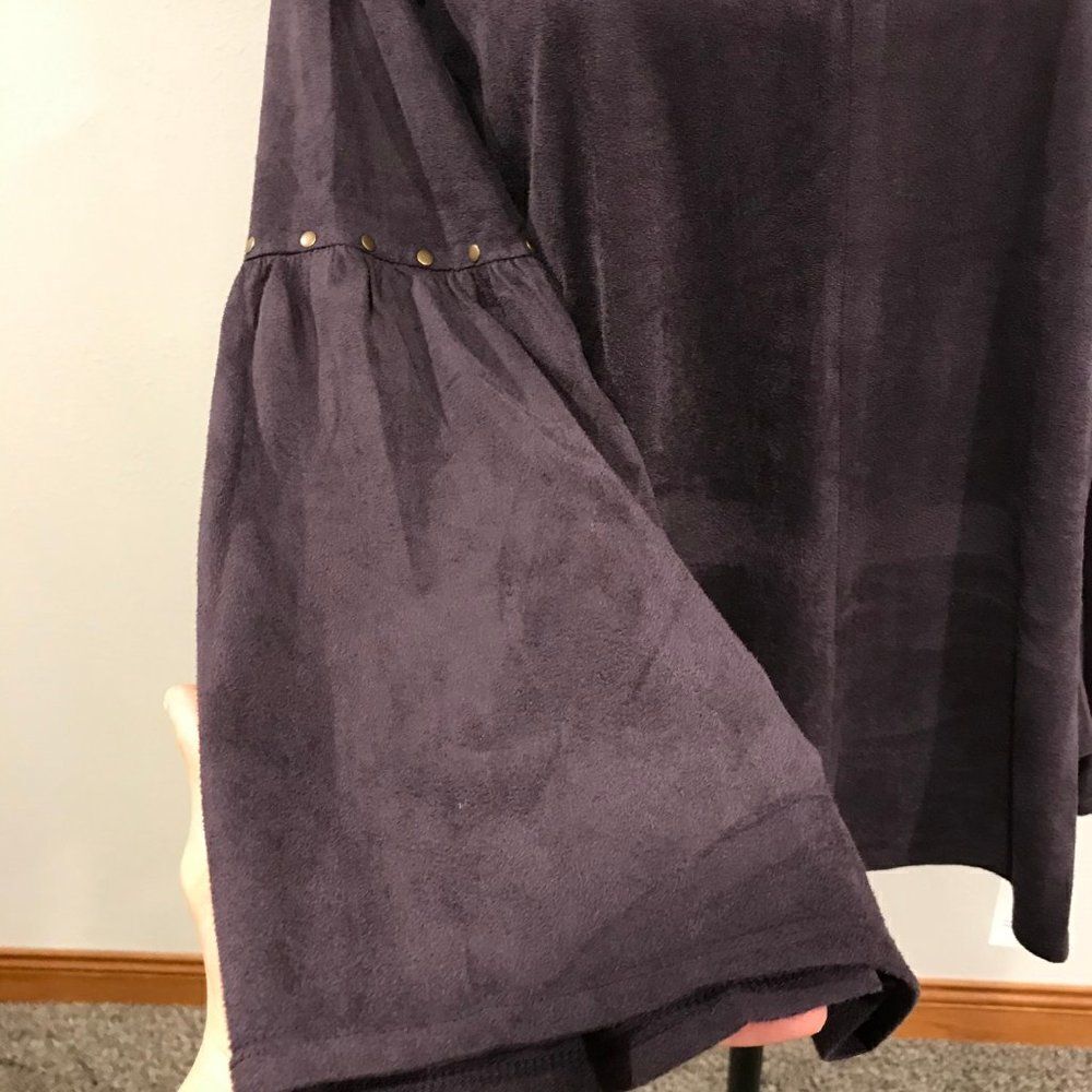 Dark‎ grape color bell sleeve faux suede v-neck top - Picture 2 of 8